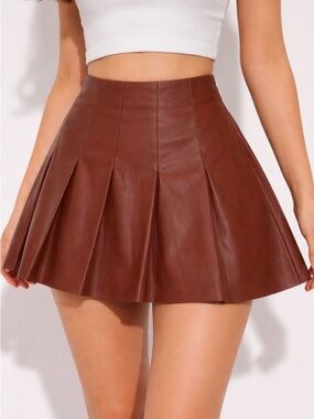 DRA Faux Leather Pleated Mini Skirt Mocha Size M NWT